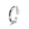 Anillo de Plata de Ley S925 con Esmalte Retro Negro, Diseño de Nicho de Lujo Ligero de Hueso de Cráneo Personalizado, Anillo de Pareja de Celebridad de Internet
