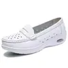 Zapatos de trabajo para enfermeras al por mayor para mujer, de suela blanda, transpirables, no fatigantes, antideslizantes, de suela plana, zapatos médicos, zapatillas de trabajo caladas