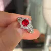Anillo Abierto Elegante de Gama Alta con Diamantes Blancos Mejorados, Estilo Victoriano Retro Hermoso, Corindón Rojo, Diamante Redondo Exquisito, para Mujeres