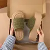 Sandálias Francesas Simples de Luxo com Solado Grosso Femininas Verão Uso Externo Estilo Coreano Novo Estilo Combina com Saias Confortáveis para os Pés Praia Litoral Chinelos