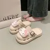 Lindos Zapatos Perforados de Suela Gruesa de Dos Vías Hello Kitty para Mujer 2025 Primavera/Verano Nuevos Versátiles Casuales Antideslizantes de Punta Cerrada Zapatillas