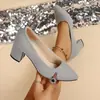 Fornecimento Exclusivo Transfronteiriço de Sapatos de Salto Bloco Quadrados Brancos para Mulheres, Sapatos de Salto Médio para o Trabalho, Tamanho Grande Versátil Estilo Profissional