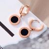 Moda 2023 Pendientes Romanos Redondos Simples Pegamento Negro Acero de Titanio Chapado en Oro Pendientes Joyería para Mujer Fábrica Outlet
