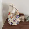 Llegada de verano de moda: un bolso tejido floral colorido, perfecto para vacaciones y la playa, un bolso de hombro casual