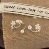 Pendientes de Flor de Zircón y Perla de Diseño Exclusivo, Pendientes Exquisitos y Compactos para Mujer, Nuevos Accesorios Versátiles para Orejas de Principios de Primavera 2026