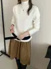 Camiseta de punto lisa de cuello alto medio holgada para mujer, nueva de otoño e invierno 2025, estilo coreano, aspecto adelgazante, suéter interior simple, tendencia