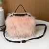 Bolso de Mano de Peluche para Mujer Piel Sintética de Mapache Estilo Europeo y Americano Cruzado Forma de Almohada Dulce Fresco Bolso Portátil