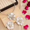 Set de Joyería Dulce y Lindo Transfronterizo, Collar con Colgante de Flor a la Moda y Personalizado, Aretes de Flor, Collar y Aretes