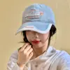 Gorra de Béisbol Bordada con Letras Estilo Japonés para Mujer Modelo Nuevo 2026, Gorra de Pico Adelgazante, Circunferencia de Cabeza Grande, Sombrero de Sol de Copa Profunda