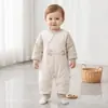 Mono de otoño e invierno para bebé 150g acolchado para recién nacido ropa abrigadora engrosada súper lindo y adorable ropa exterior para bebé