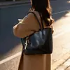Bolsa de Mão de Grande Capacidade de Nicho para Mulheres 2026 Nova Primavera Simples para o Dia a Dia Bolsa de Ombro Versátil e Fashionável Bolsa Tote
