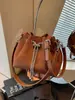 Bolso Cruzado de Alta Calidad de Nicho de Hombro Único para Debajo del Brazo para Mujer 2026 Nuevo Versátil para el Trabajo y el Viaje Bolso Cruzado Tipo Cubo