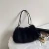 Nova bolsa de ombro de pelúcia para mulheres, bolsa estilo coreano outono e inverno em pele sintética de raposa, bolsa de axila versátil e simples em formato de nuvem, bolsa de mão