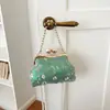 Bolso de mano para mujer al por mayor transfronterizo con flores bordadas y perlas, bolso de mano con forma de concha, modelo 2026, bolso de hombro con cadena y flecos, bolso cruzado