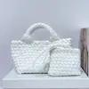 Nova Bolsa Cesta de Legumes Mini Tecida à Mão para Primavera e Verão 2025 Bolsa Balde Pequena Bolsa Tiracolo de Ombro Feminina