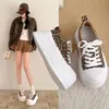 Zapatillas blancas de suela gruesa para mujer, nueva colección otoño 2026, zapatillas versátiles casual con cordones para aumentar la altura, perfectas para mujeres bajitas, zapatos estilo "pan"
