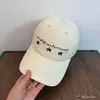Gorra de Béisbol Bordada con Tres Flores Coreanas y Visera Ancha, Adelgazante, Versátil Casual, Gorra Tipo Pico de Algodón Puro para Estudiantes y Parejas