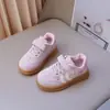 Tênis de Skate Infantil 2026 Primavera/Outono Novo Estilo Sapatos para Crianças Pequenas Meninos Meninas Tênis Esportivos Sapatos Baixos Simples para Bebê Sapatos de Treino Alemães Solado Macio