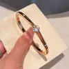 Pulsera de anillo de diamantes brillantes estilo Xiaohongshu, lujo ligero transfronterizo, pulsera de alta gama y elegante con un diseño único, joyería de nicho