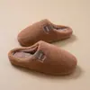 Chinelos de Lã de Cordeiro e Algodão Femininos Outono e Inverno 2025 Novo Estilo Casa Interior Quente Solado Grosso Chinelos Peludos Masculino Inverno