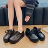Sapatos Baixos de Couro Pequenos com Cadarço Estilo Britânico Solado Grosso 2026 Nova Moda Francesa Aumento Interno Uso Dupla Face Estilo College Feminino