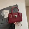 Bolsa Kelly Europeia e Americana, Ombro Único Transversal, 2026 Nova Tendência Texturizada Padrão Lichia Pequena Bolsa com Fecho Platina, Bolsa Tendência Feminina Bolsas