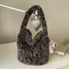 Bolsa tote peluda de alta qualidade para mulheres, grande capacidade, bolsa de pelúcia macia e fofa, nova bolsa de mão fofa outono/inverno, bolsa de trabalho