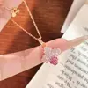 Novo Estilo Trevo de Quatro Folhas Totalmente Cravejado com Diamantes Gradiente Roxo Colar para Mulheres, Design de Nicho de Luxo Leve, Estilo Retrô, Corrente de Clavícula de Alta Qualidade