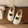 Chinelos fechados de bolinhas estilo retrô para mulheres, novo modelo de outono 2026, bico redondo, casuais, confortáveis, chinelos estilo preguiçoso Birkenstock