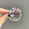 Nuevo broche de aleación para mujer, moderno y de alta gama, pin de lujo nicho para abrigos y trajes, simple y elegante, broche versátil