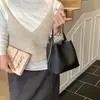 Bolsa Saco Retrô Francesa de Grande Capacidade para Mulheres 2025 Nova Versátil Fashionável Bolsa de Ombro para o Dia a Dia Bolsa de Moda Estilosa