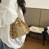 Bolsa feminina tecida à mão 2026 nova moda tendência nicho super popular bolsa de ombro bolsa de balde crossbody para férias