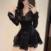 Vestido elegante de cor sólida com renda e mangas flare em V para mulheres, adequado para primavera e outono, com um toque de alta qualidade, cintura marcada e design de saia curta em A, disponível para atacado