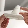 Dispensador blanco sencillo de empujar y tirar para pasta de dientes, para baño en casa, no requiere taladro, para dispensar productos de cuidado de la piel