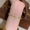Pulsera de corindón rojo tesoro de color antiguo medio hecha a mano con diamantes de alto carbono y huevo de paloma cepillado, estilo dinero antiguo francés para mujer