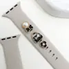 Adequado para Pulseiras de Silicone de Apple Smart Watches 38mm e 42mm, Anéis Decorativos Coloridos da Série Oil-Drip e Tachas Decorativas