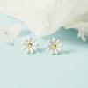 Daisy Hyuna Brincos de flores Verão Simples Pequenas Flores Bonito Doce All-match Brincos de cores doces Feminino Gotas de óleo