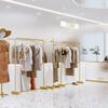 Arara de Chão para Loja de Roupas Dourada Prateleira de Exibição para Loja de Roupas Femininas Simples Cabide de Ferro para Loja de Roupas Luxo Leve