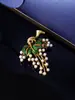 Broche Criativo de Uva Esmaltado com Gotejamento Fruta Folha Temperamento Elegante de Nicho Pérola Incrustada Zircônia Joia Vintage