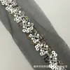 Bordado de Computadora de Comercio Exterior Encaje Étnico Decoración Perla Código de Barras Correa Cordón de Hueso de Coche Bordado con Hilo Dorado Malla de Lentejuelas Encaje de Fondo