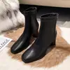 Botas femininas curtas 2026 outono e inverno novos sapatos femininos brancos de salto alto, botas estilo Martin para mulheres baixinhas, botas de cano curto com salto grosso