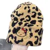 Nuevo Sombrero de Lana Kt Jacquard Bordado Estampado de Leopardo Engrosado Protección para Orejas Invierno Mujer Exterior Sin Visera Cálido Tejido