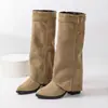 2026 Botas de Moda para Mujer Tacón Grueso Punta Fina Estilo Nuevo Tallas Grandes Otoño Transfronterizo Botas Altas de Tacón Grueso Piernas de Pantalón Plisadas Estilo Británico