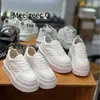 Oferta Especial Primavera 2026 Nuevas Zapatillas Blancas Versátiles para Mujer, Zapatos Deportivos Casuales con Suela Gruesa que Aumentan la Altura para Mujeres Bajitas