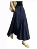 Falda única y no convencional azul marino de línea A, colección verano 2026, elegante y con estilo, favorecedora para cuerpos tipo pera, estiliza, versátil y con una falda amplia