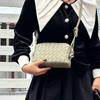 Bolsa Pequena Quadrada Tecida em Couro Genuíno, Nova Bolsa Primavera/Verão para Mulheres, Design Nicho em Couro de Vaca, Bolsa de Ombro/Transversal Fashion e Versátil