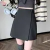 Foto real de la falda corta de lana de línea A irregular de un botón de tiro alto estilo coreano versátil adelgazante para otoño/invierno 2026