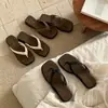 Moda de Vacaciones Estilo Coreano de Nicho para Mujer Verano Playa Costa Moda Bloques de Color Chanclas de Punta Cuadrada con Tacón de Cuña Cómodo