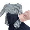 Camiseta Henley de Rayas Long-Termism Ajustada con Cintura Plisada y Bordado de Letras Manga Larga Cuello Henley Camisa Base Top para Primavera