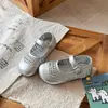 Sandalias Cómodas para Niñas 2026 Verano Nuevos Zapatos de Princesa Huecos Suaves para Niños Tejidos de Playa Abiertos de Punta Zapatos Individuales Modernos